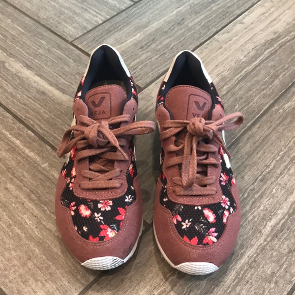 Veja Shoes - Limited edition VEJA sneakers!